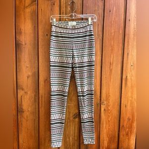 Abercrombie and Fitch| Print Leggings